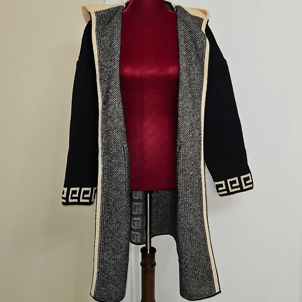 Black and Tan Hooded Sweater Size Extra Large